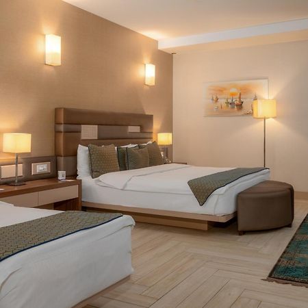 Titanic Hotel & Spa 술라이마니야 외부 사진 A room at the hotel
