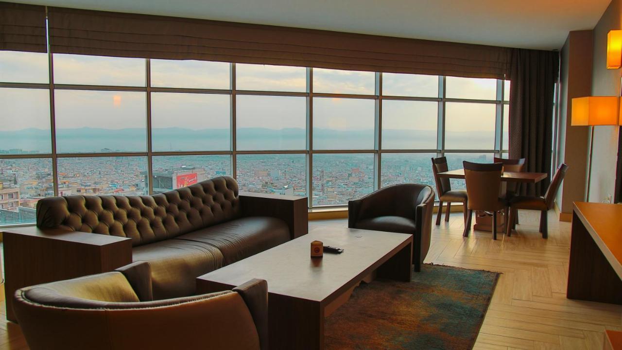 Titanic Hotel & Spa 술라이마니야 외부 사진 A suite at the hotel