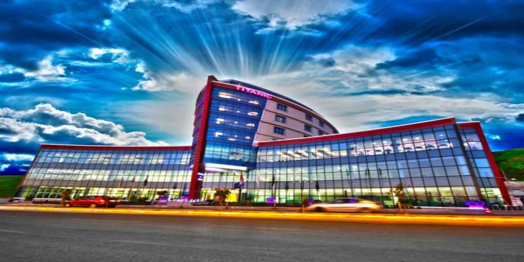 Titanic Hotel & Spa 술라이마니야 외부 사진 The headquarters of Turkmen Airlines in Ashgabat