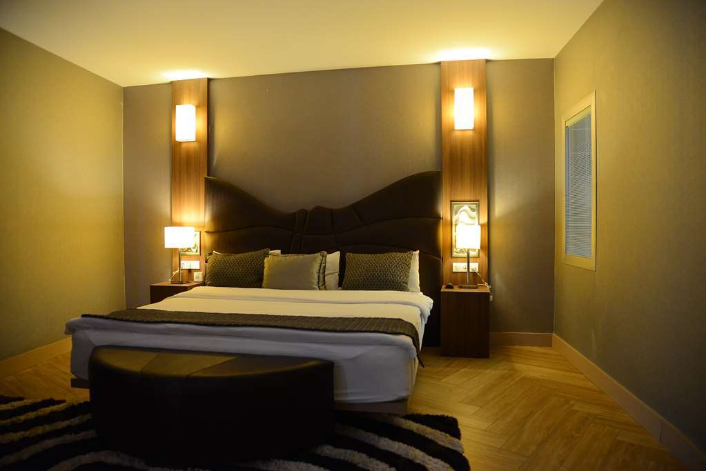 Titanic Hotel & Spa 술라이마니야 객실 사진 A bedroom