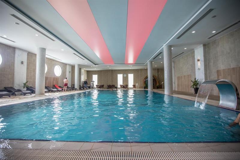 Titanic Hotel & Spa 술라이마니야 외부 사진 The swimming pool at the hotel